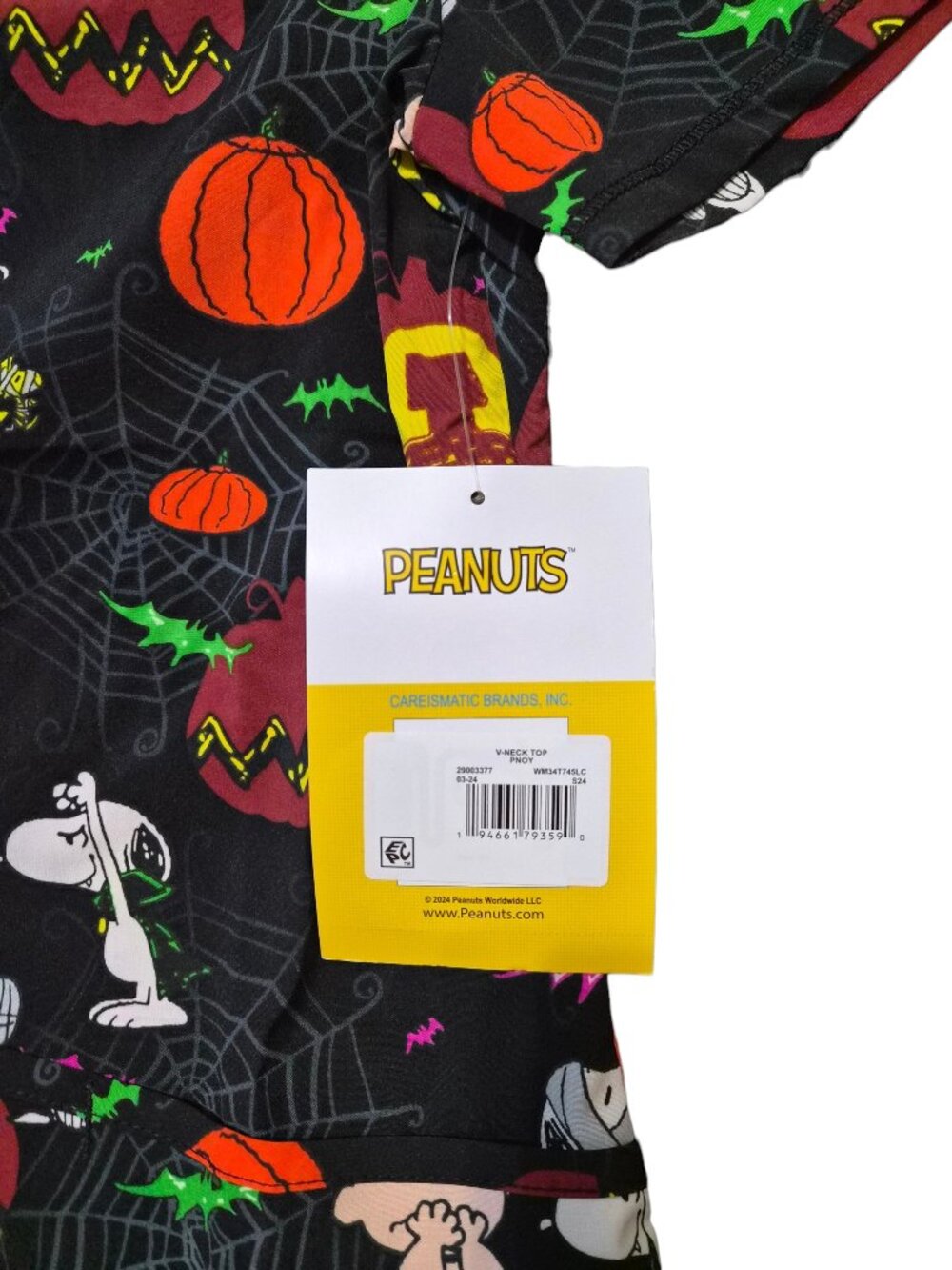 Womens V-Neck Scrub Top Peanuts Charlie Brown Spooky Snoopy Halloween Size S-3XL - Picture 7 of 8